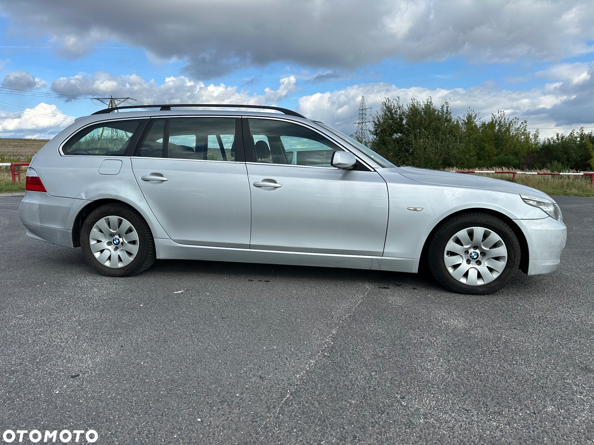 BMW Seria 5 523i Touring - 3