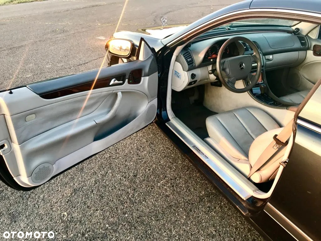 Mercedes-Benz CLK 320 - 10