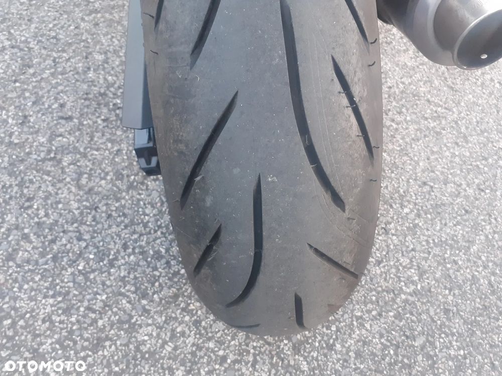 Suzuki GSX - 26
