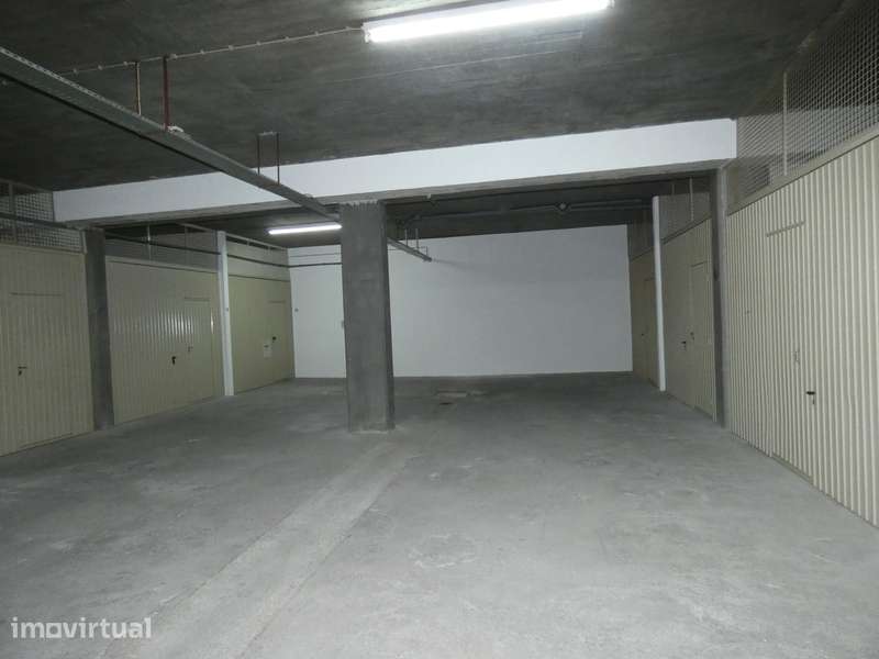 Garagem Espaçosa em Santa Cruz com Excelente Acesso - Grande imagem: 4/16