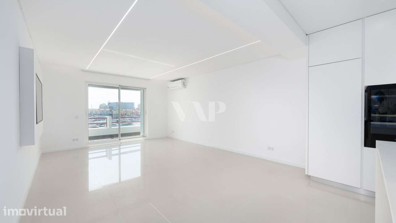 Apartamento T1+1 Luxo Renovado na Marina de Vilamoura - Grande imagem: 2/20