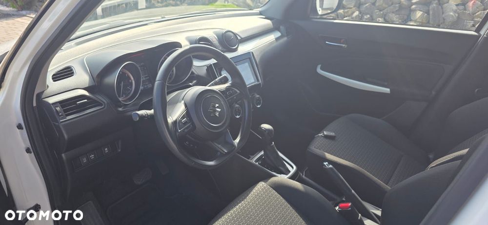 Suzuki Swift 1.2 Premium Plus CVT - 27