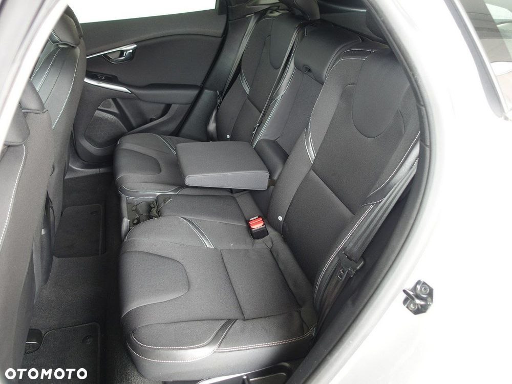 Volvo V40 D3 Geartronic Momentum - 19