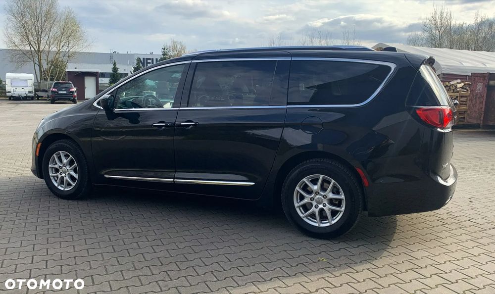 Chrysler Pacifica - 8