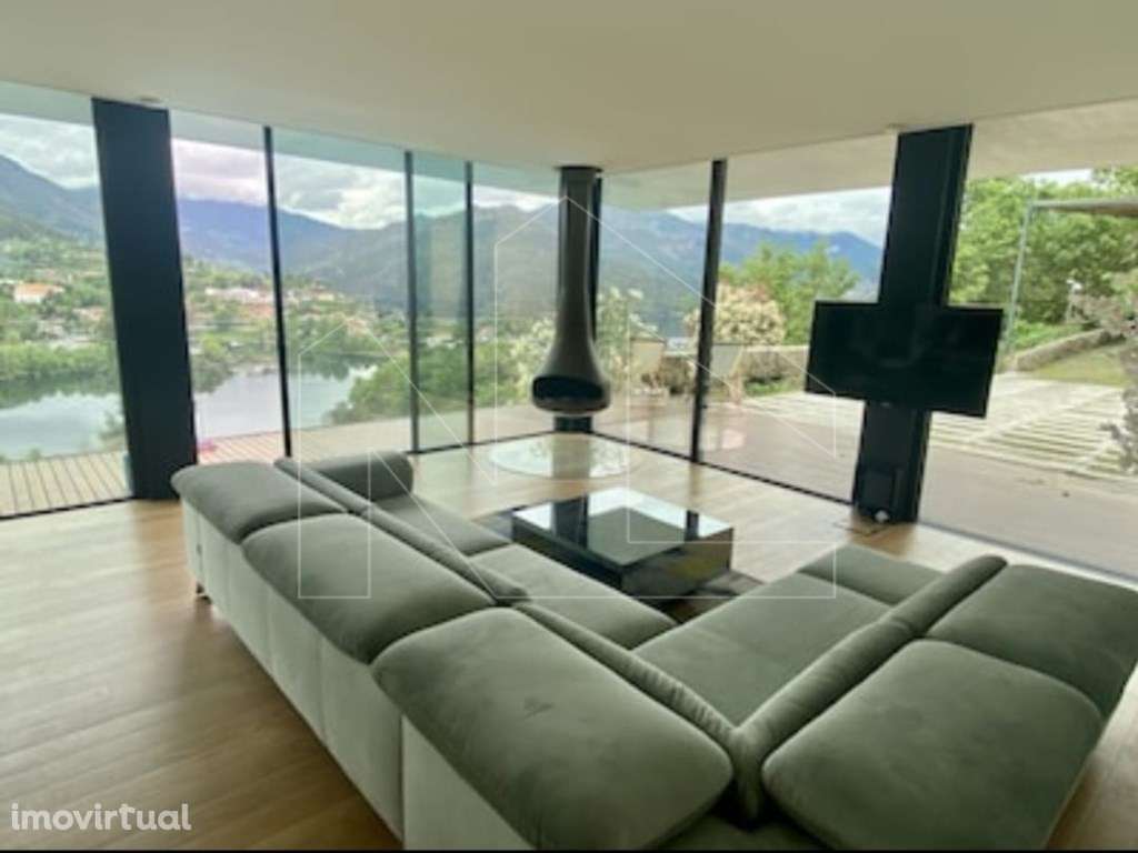 Moradia T3 isolada com piscina e vista rio - Grande imagem: 2/44