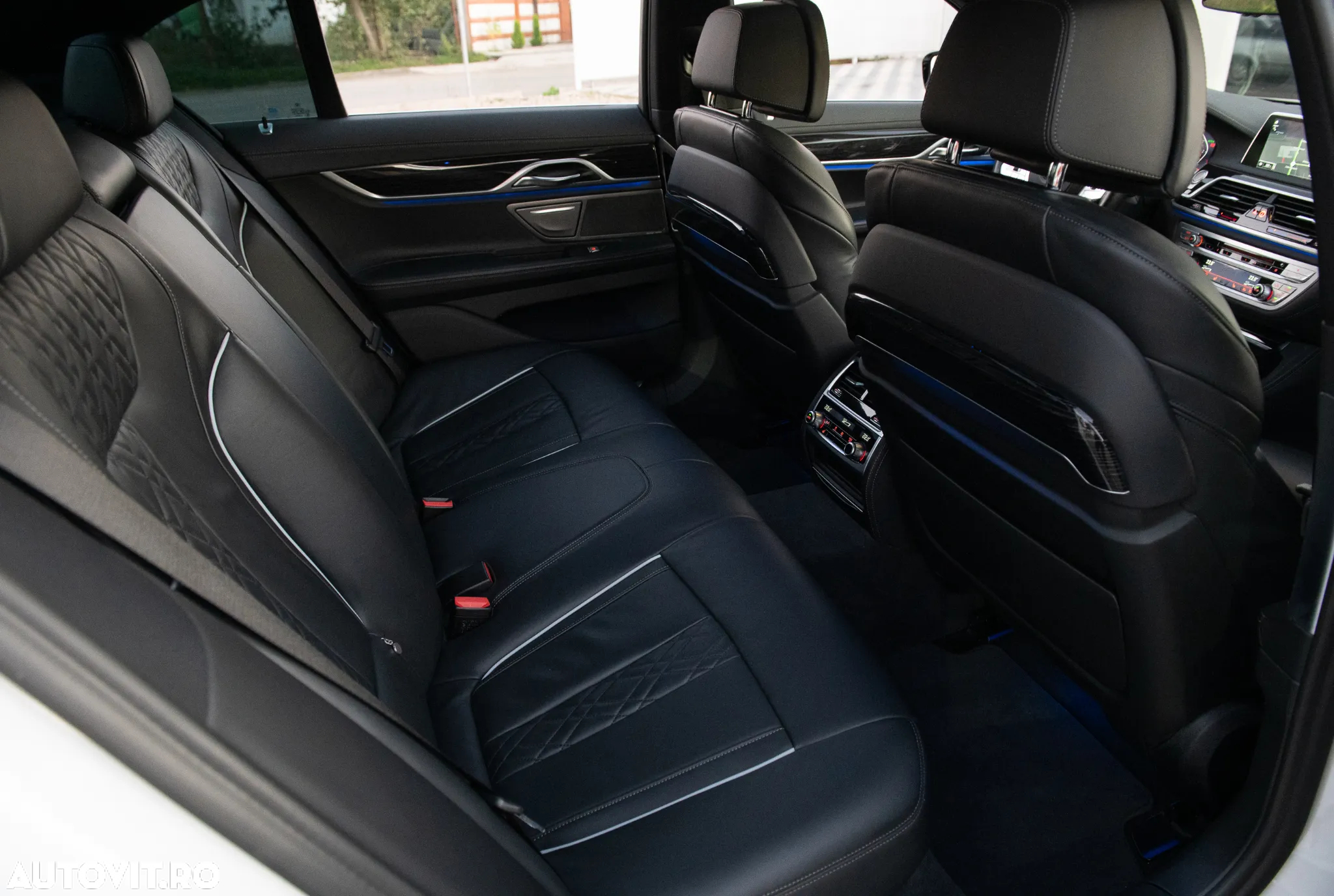 BMW Seria 7 740d xDrive MHEV - 31