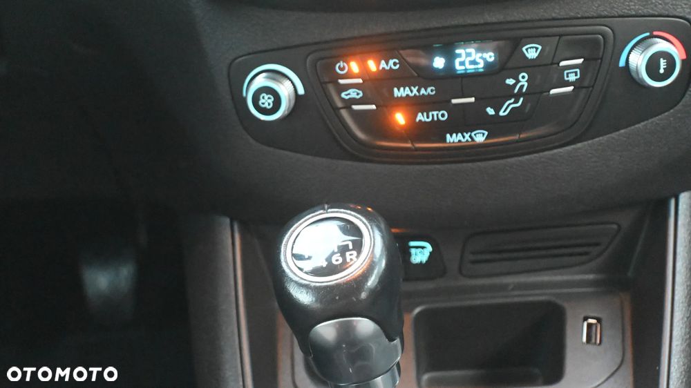 Ford Tourneo Courier 1.0 EcoBoost Titanium - 26