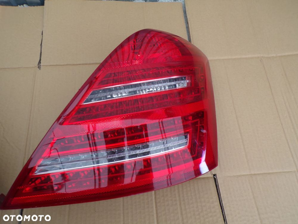 LAMPA PRAWY TYŁ MERCEDES W221 - 1