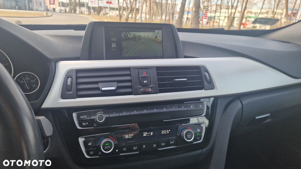 BMW 3GT 320i GPF Business Edition - 16