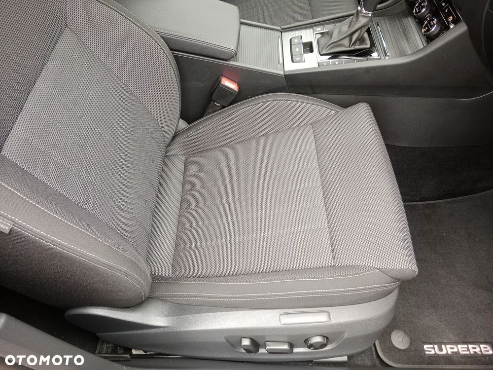 Skoda Superb 2.0 TDI SCR Style DSG - 21