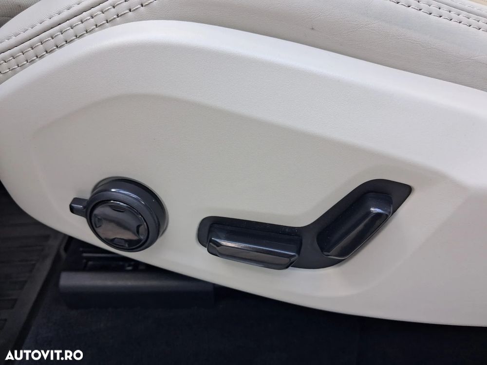 Volvo XC 60 T8 AWD AT PHEV Ultra Bright - 13