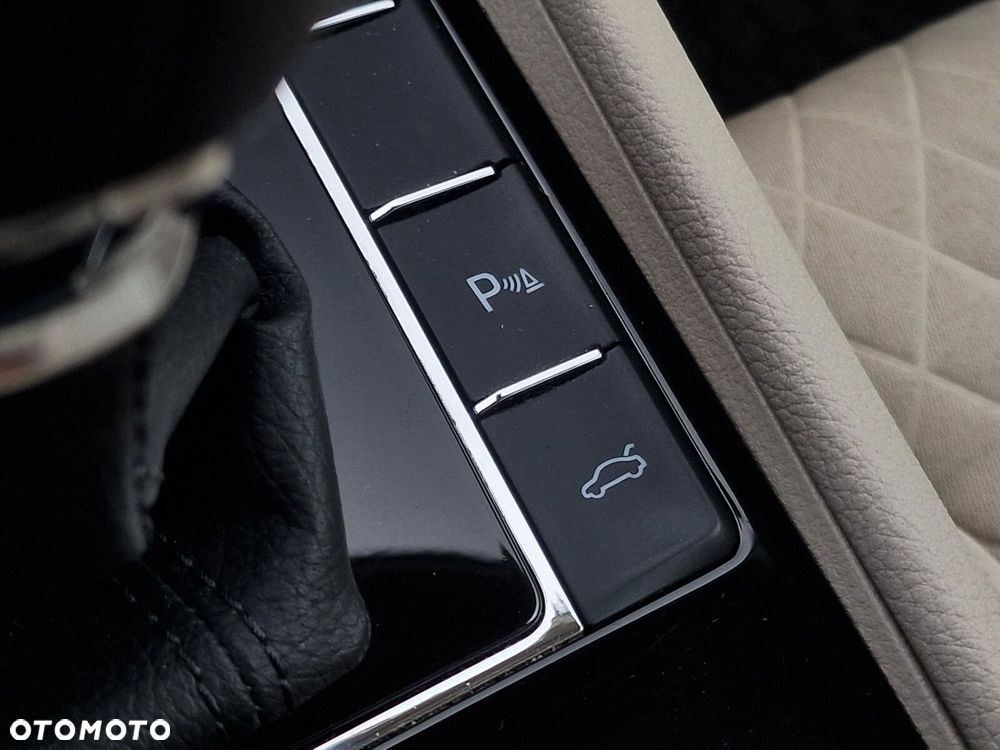 Skoda Superb 2.0 TDI SCR Style DSG - 22