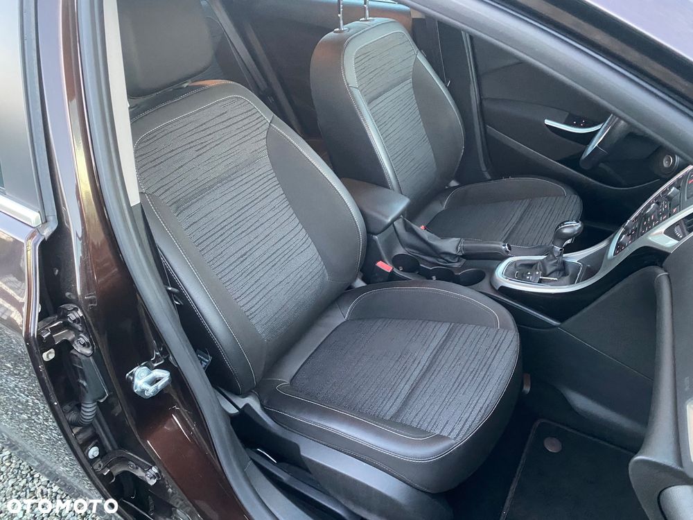 Opel Astra 1.4 Turbo Exklusiv - 28