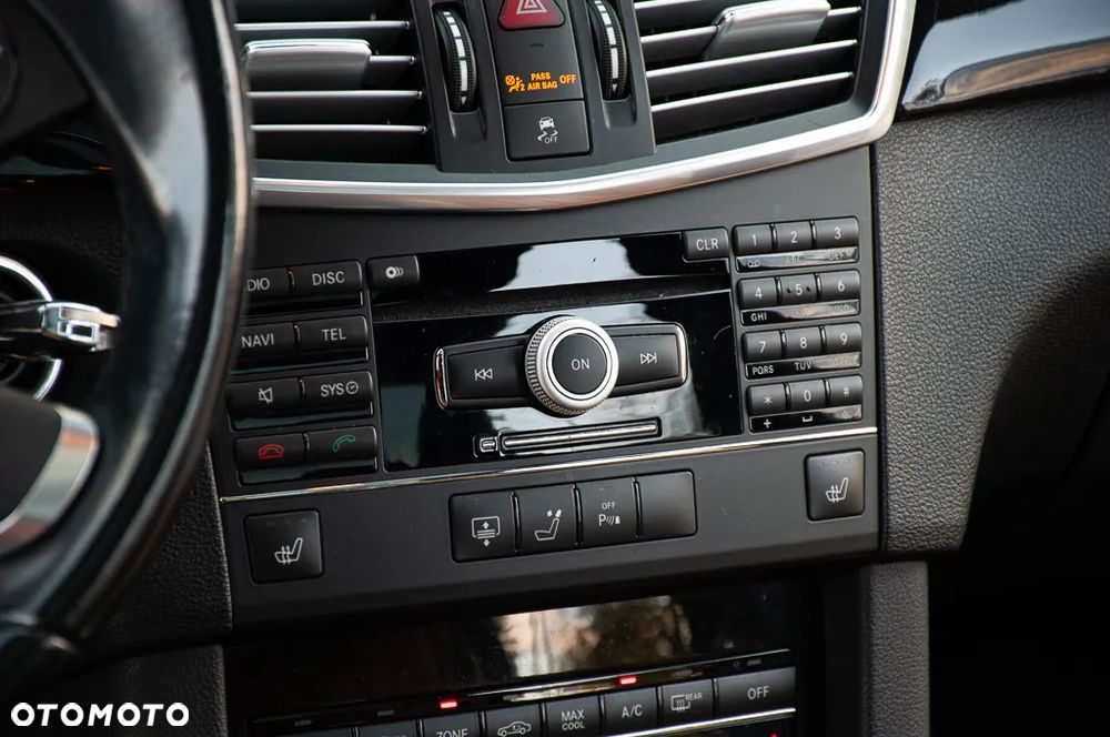 Mercedes-Benz Klasa E 350 T 4Matic 7G-TRONIC - 27