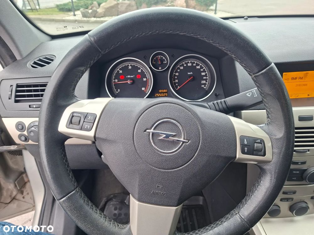 Opel Astra 1.9 CDTI Enjoy - 9