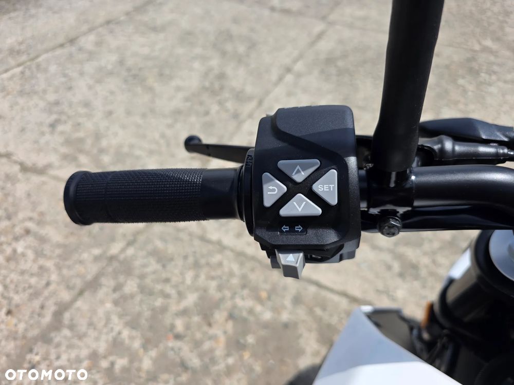 KTM Duke 125 - 23