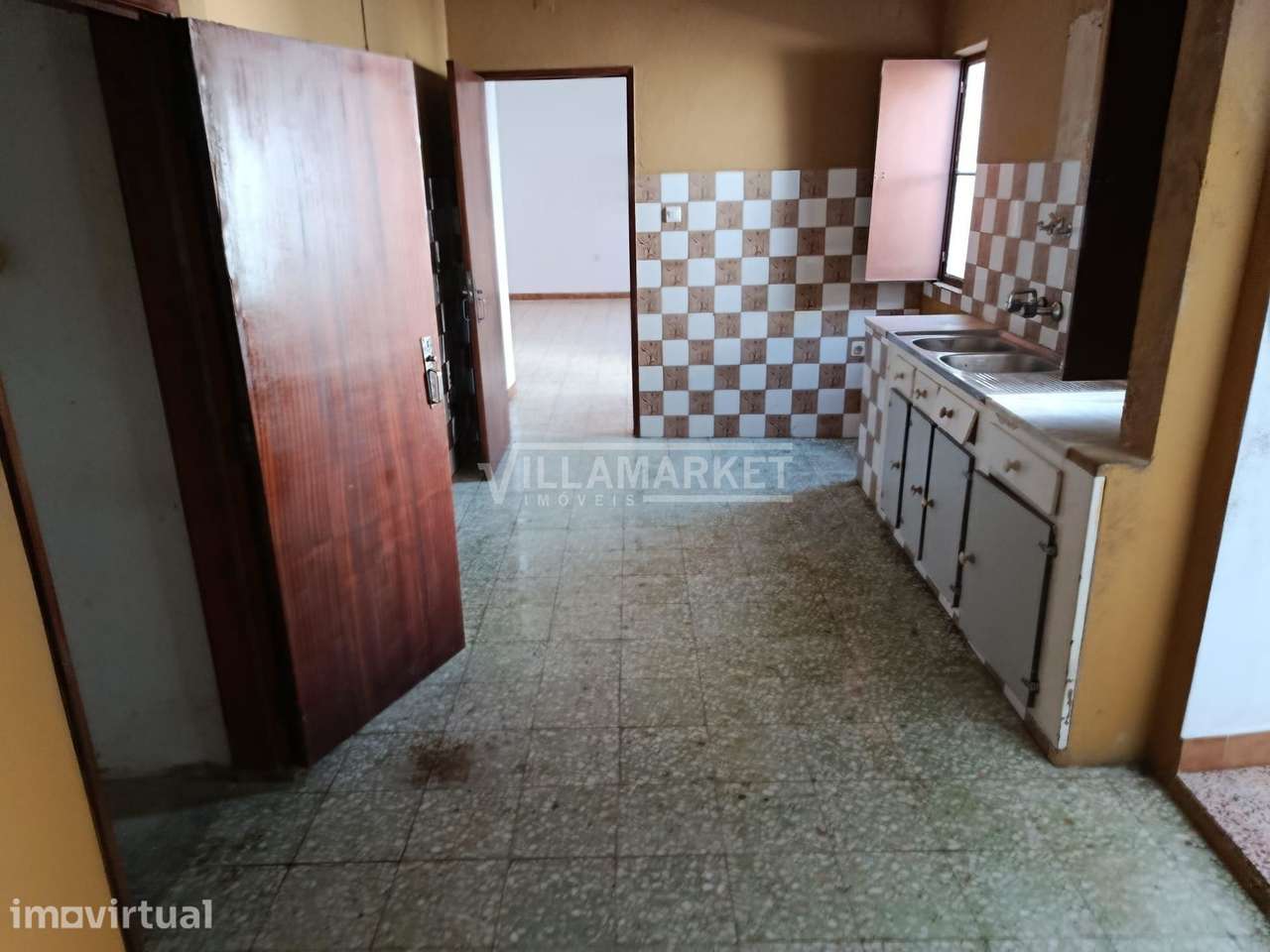 Moradia V2 da banca com garagem e logradouro com 335 m2 situada no cen - Grande imagem: 2/9