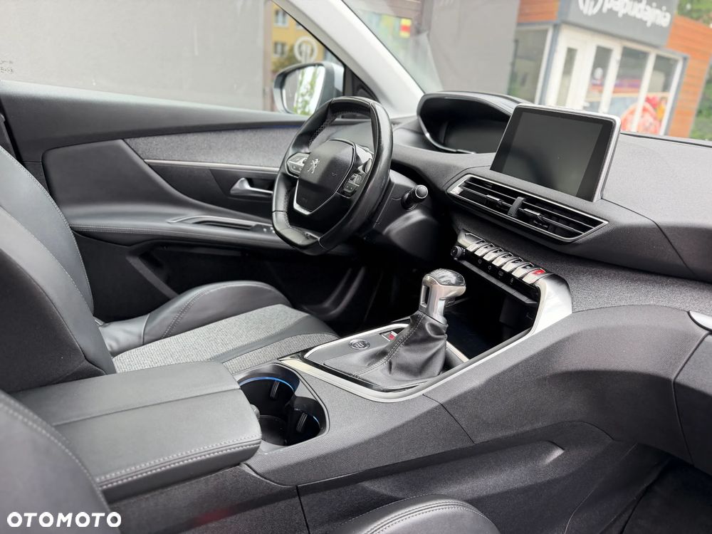 Peugeot 3008 1.2 PureTech Allure S&S - 31