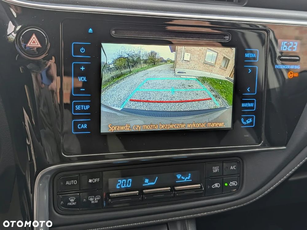 Toyota Auris 1.6 Premium - 4