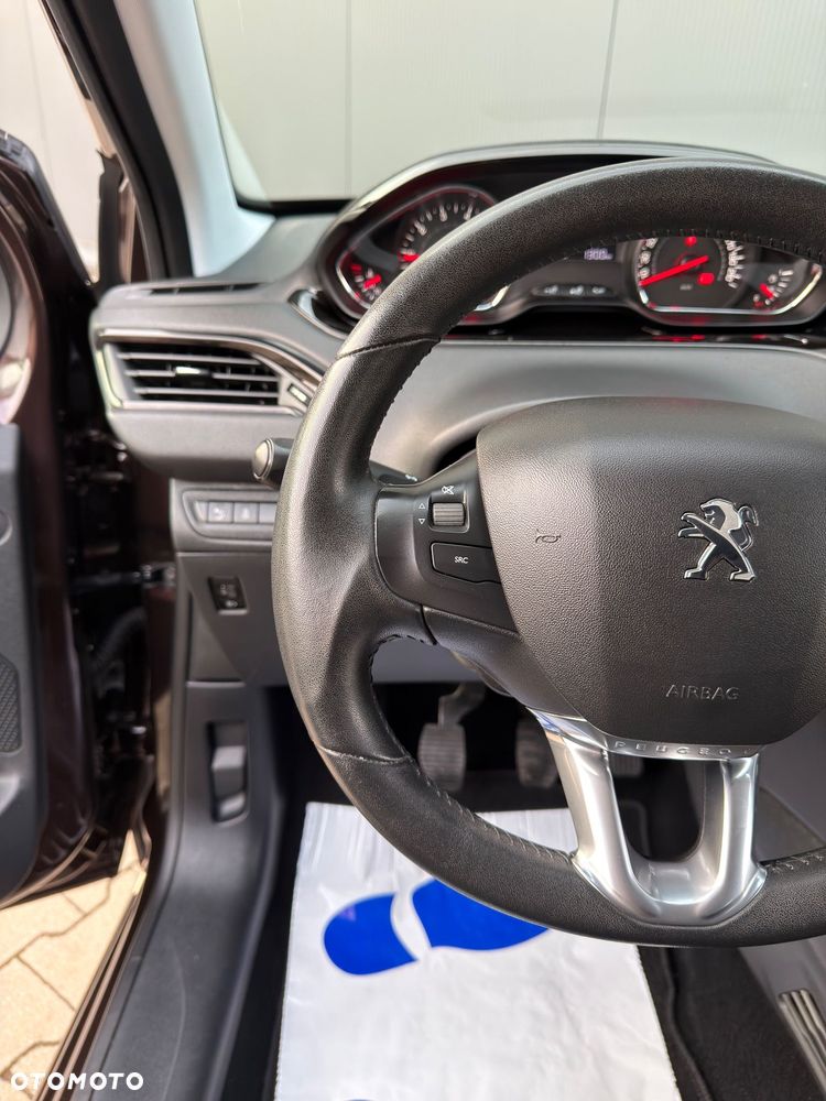 Peugeot 208 PureTech 82 Start & Stop Allure - 11