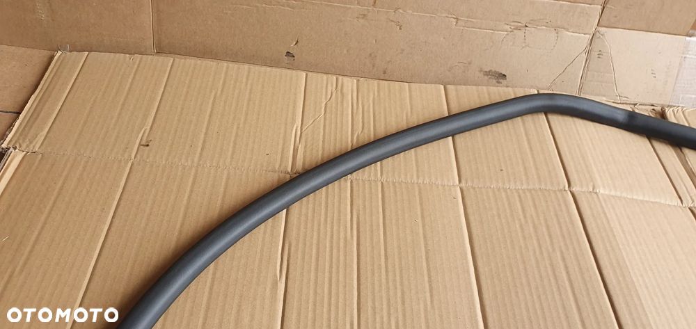 Uszczelka drzwi prawy przód przednia prawa Audi A4 B7 8E0831721B - 2