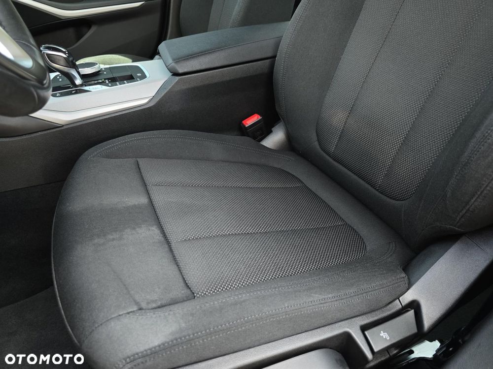 BMW Seria 3 318d - 15