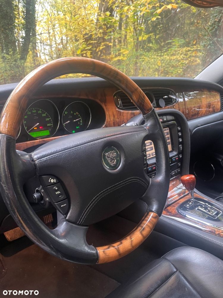Jaguar XJ - 9