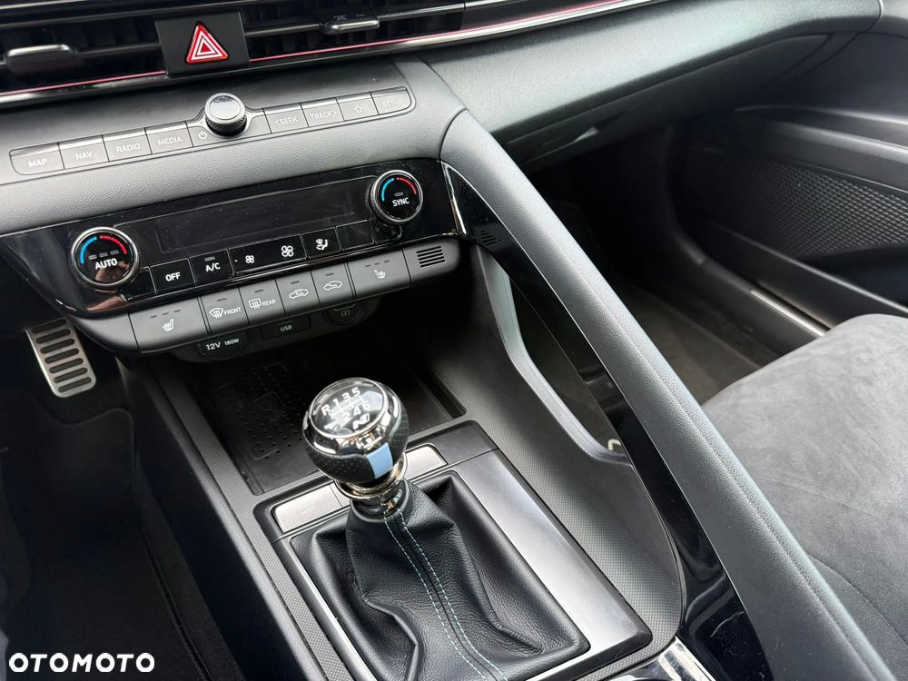 Hyundai Elantra - 15