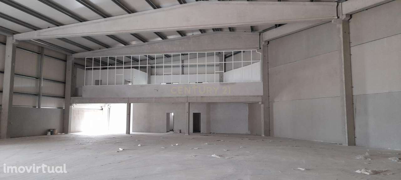 Armazém situado num condomínio fechado em Arruda dos Vinhos - Grande imagem: 3/19