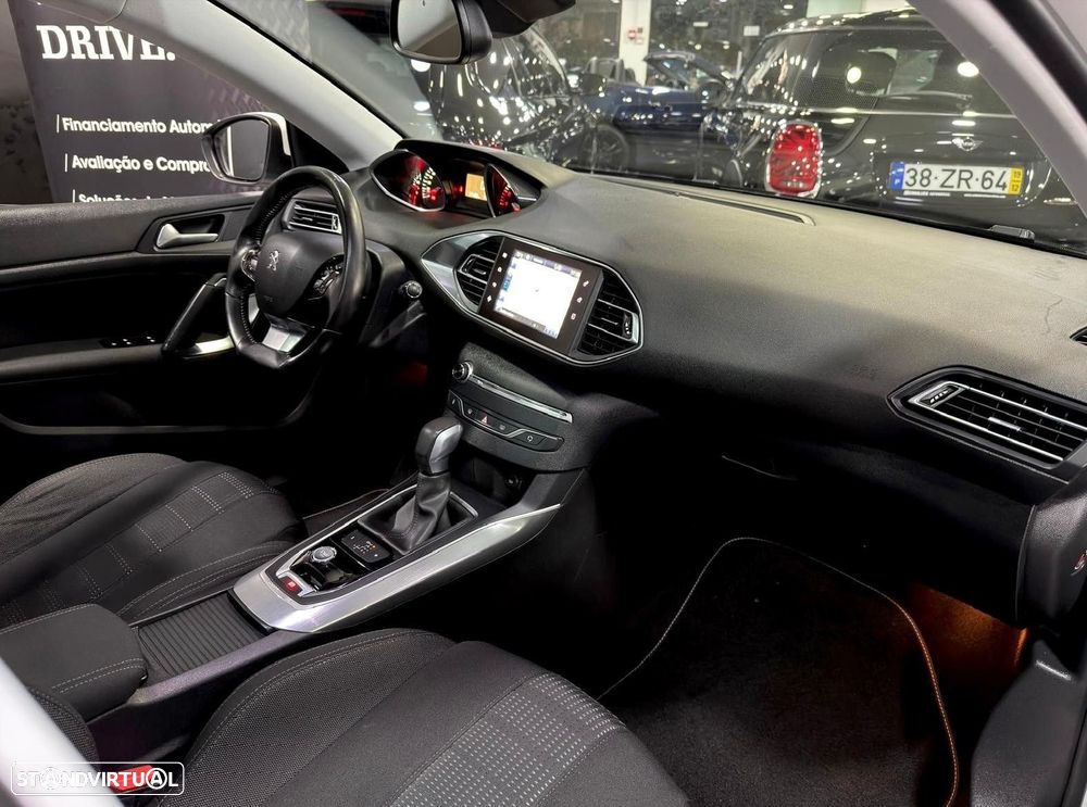 Peugeot 308 SW 1.2 PureTech Allure EAT6 - 25