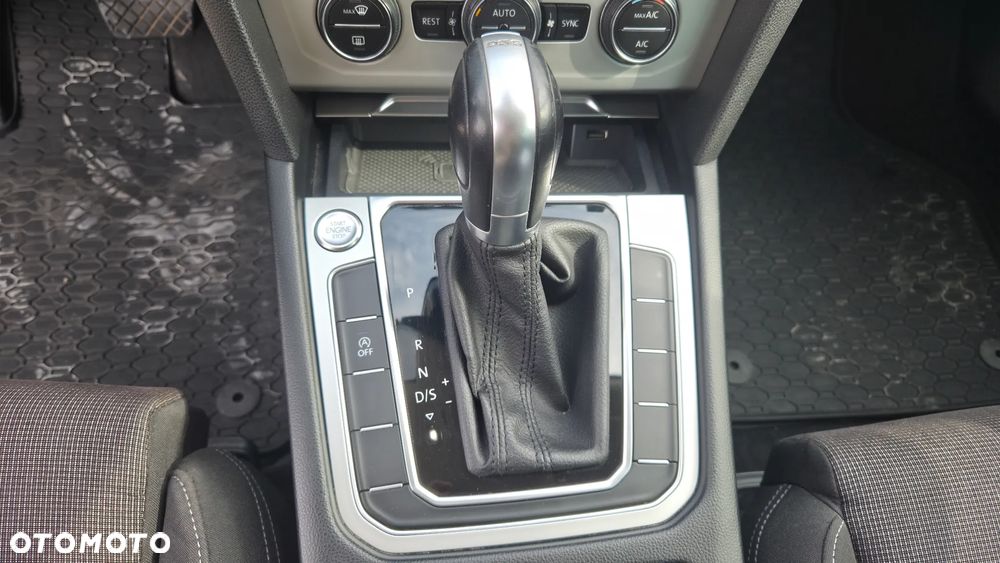 Volkswagen Passat 2.0 TDI SCR (BlueMotion Technology) DSG Comfortline - 16