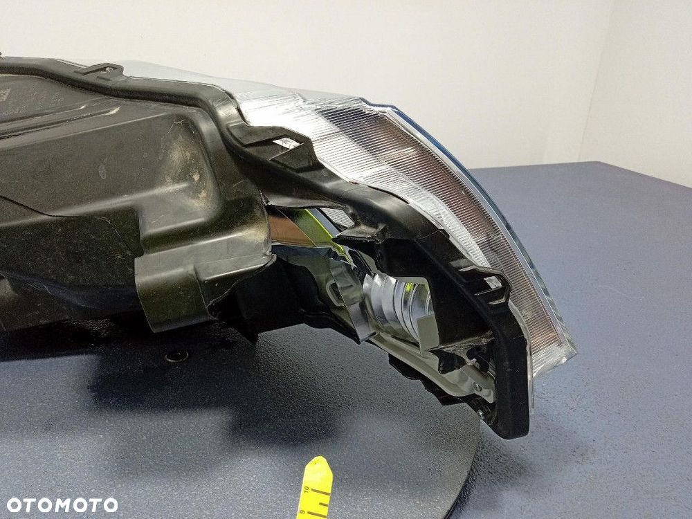 SUZUKI VITARA III LIFT 24- REFLEKTOR PRAWY PRZÓD LAMPA LED EU 100-7R016 - 8