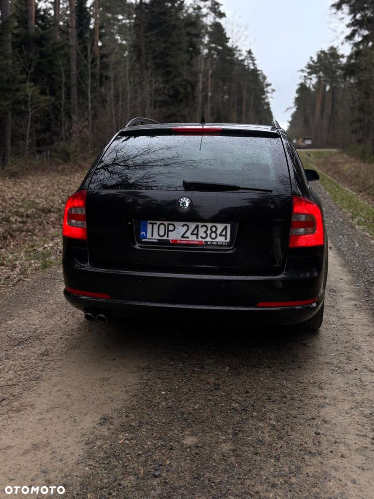 Skoda Octavia 2.0 TDI CR DPF RS - 26
