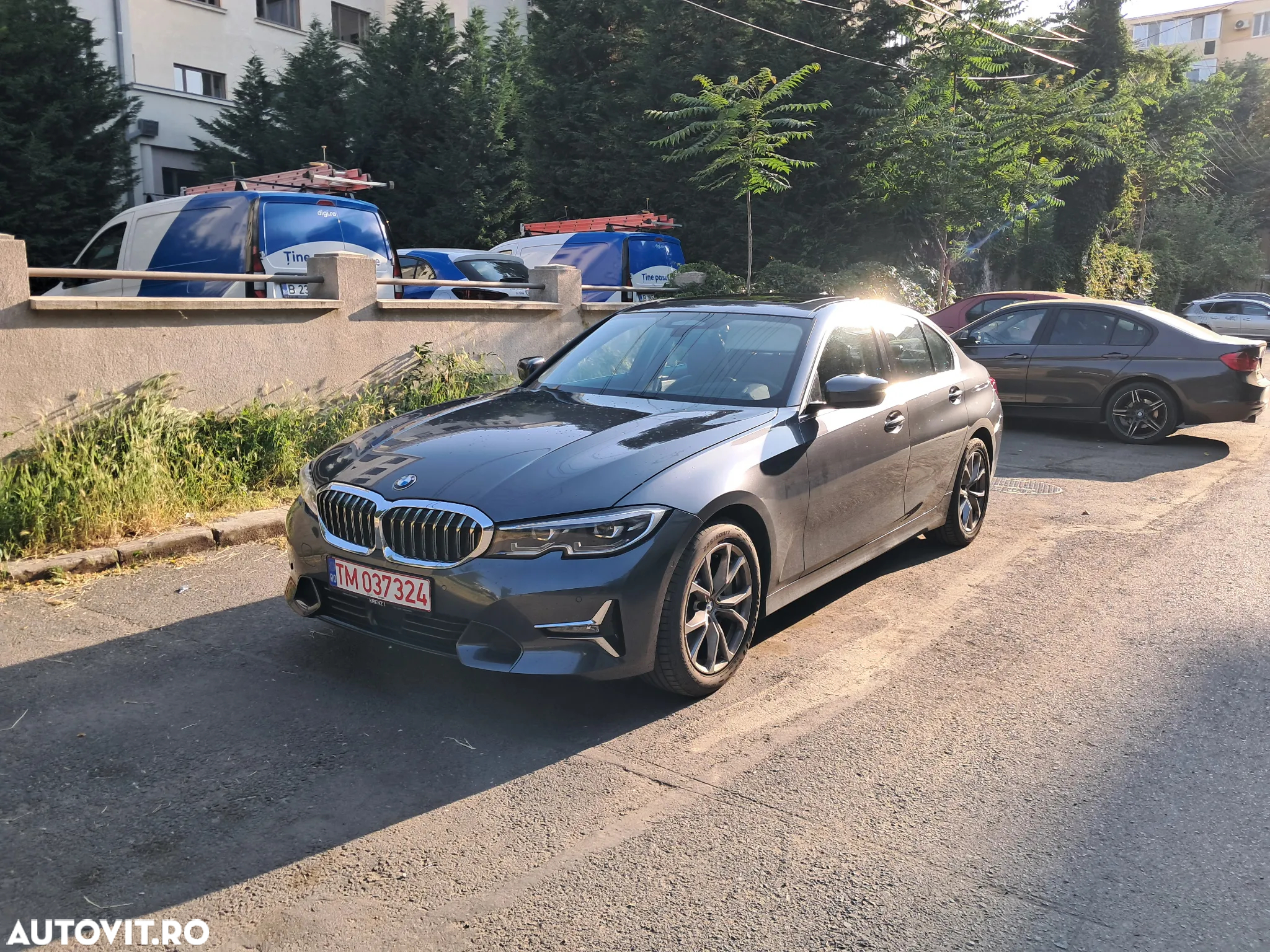 BMW Seria 3 330i Aut. Luxury Line - 28