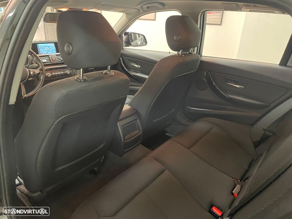 BMW 318 d Touring Pack M - 29