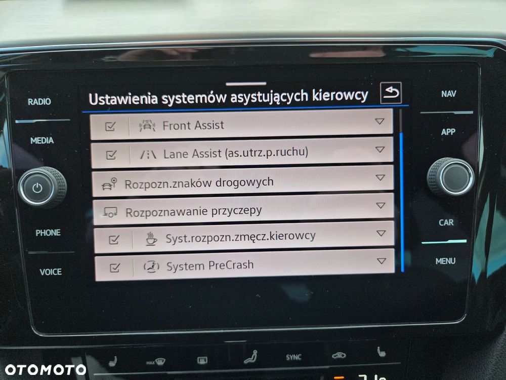 Volkswagen Passat Variant 2.0 TDI DSG (BlueMotion Technology) Highline - 22
