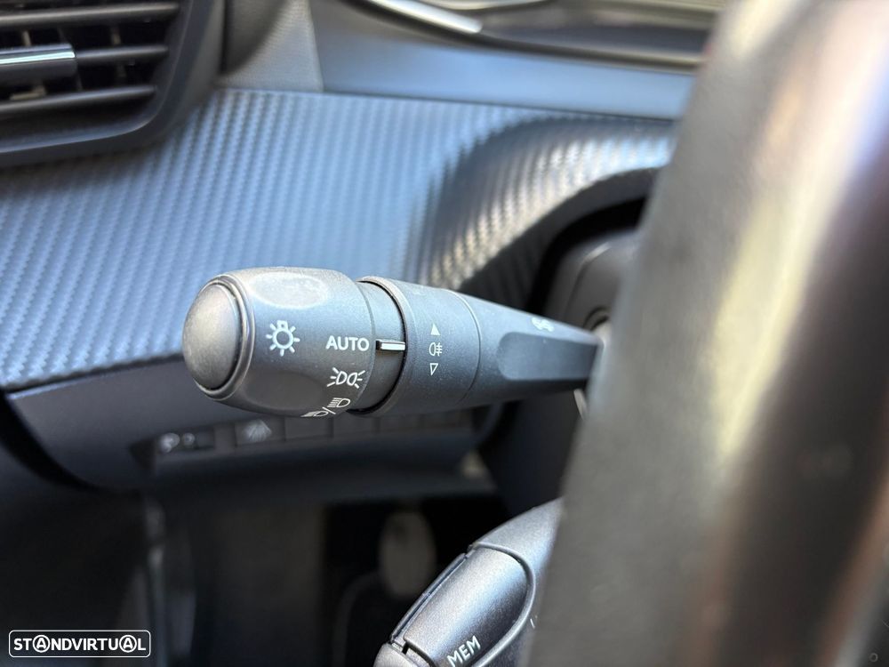 Peugeot 208 1.2 PureTech SE Style - 12