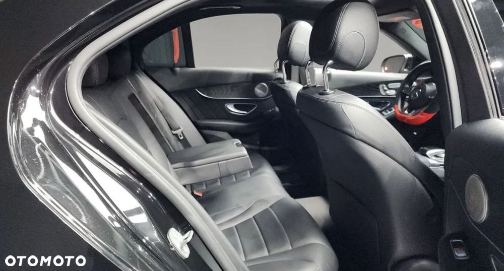 Mercedes-Benz Klasa C 200 4Matic 9G-TRONIC AMG Line - 14