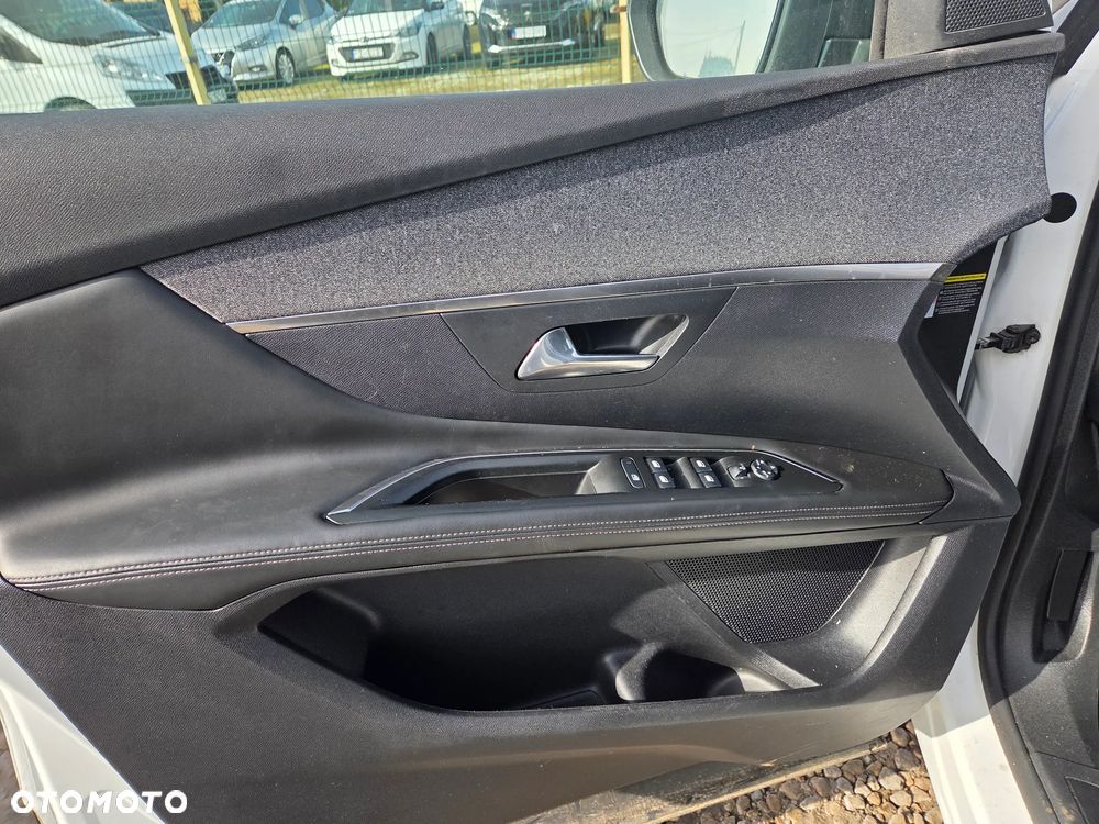 Peugeot 3008 BlueHDi 130 Stop & Start EAT8 Allure - 11