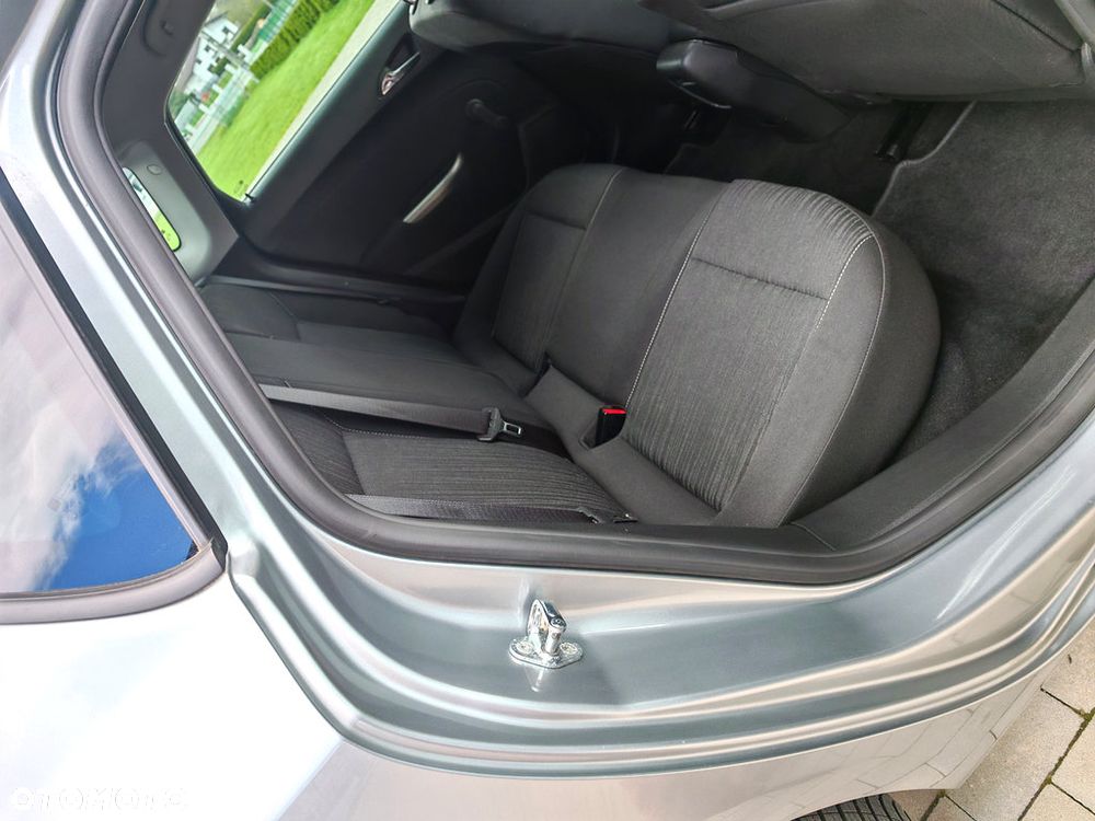 Opel Astra 1.4 Turbo Edition - 25