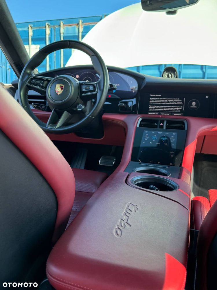 Porsche Taycan GTS - 34