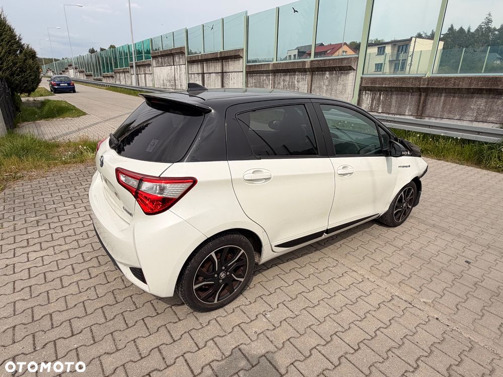 Toyota Yaris Hybrid 100 Business Edition - 4