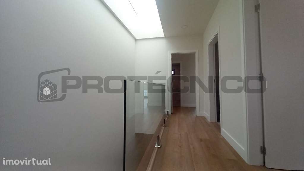 Moradia T3 Geminada – Aradas - PRONTA A HABITAR! - Grande imagem: 3/10