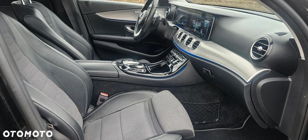 Mercedes-Benz Klasa E 220 d 9G-TRONIC - 21