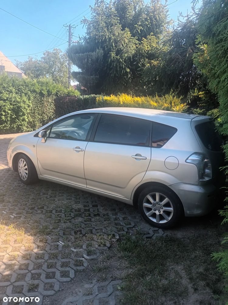 Toyota Corolla Verso 2.2 D-4D Gold - 3