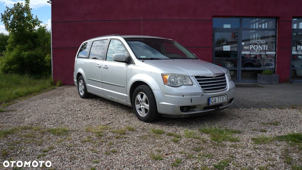 Chrysler Town & Country - 11
