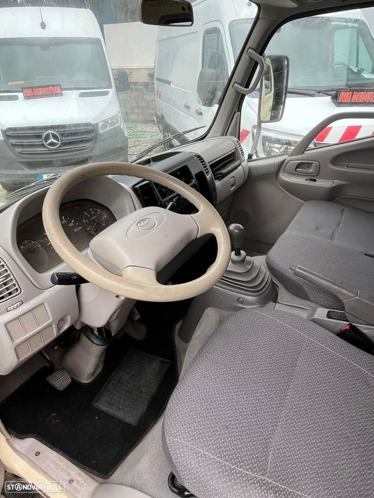 Toyota Dyna 6 lugares Tribascula - 9