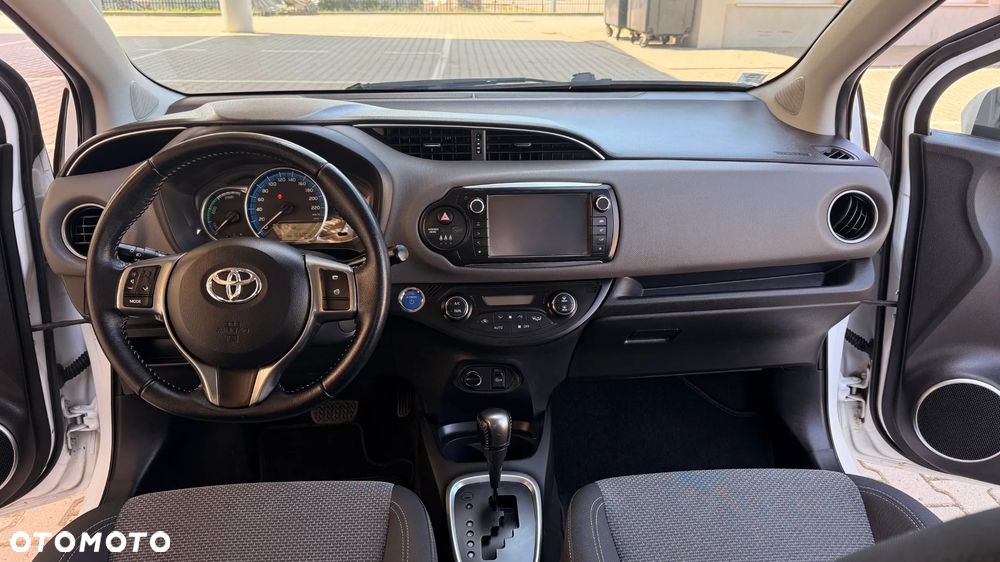Toyota Yaris Hybrid 100 Dynamic - 7