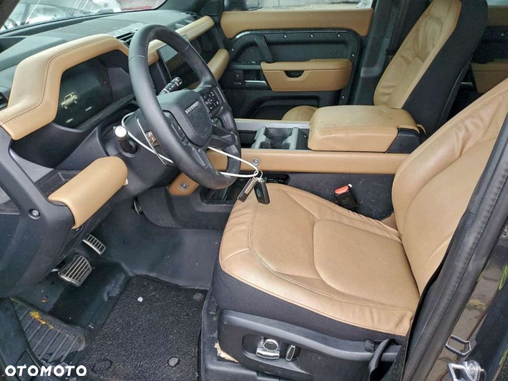 Land Rover Defender - 8