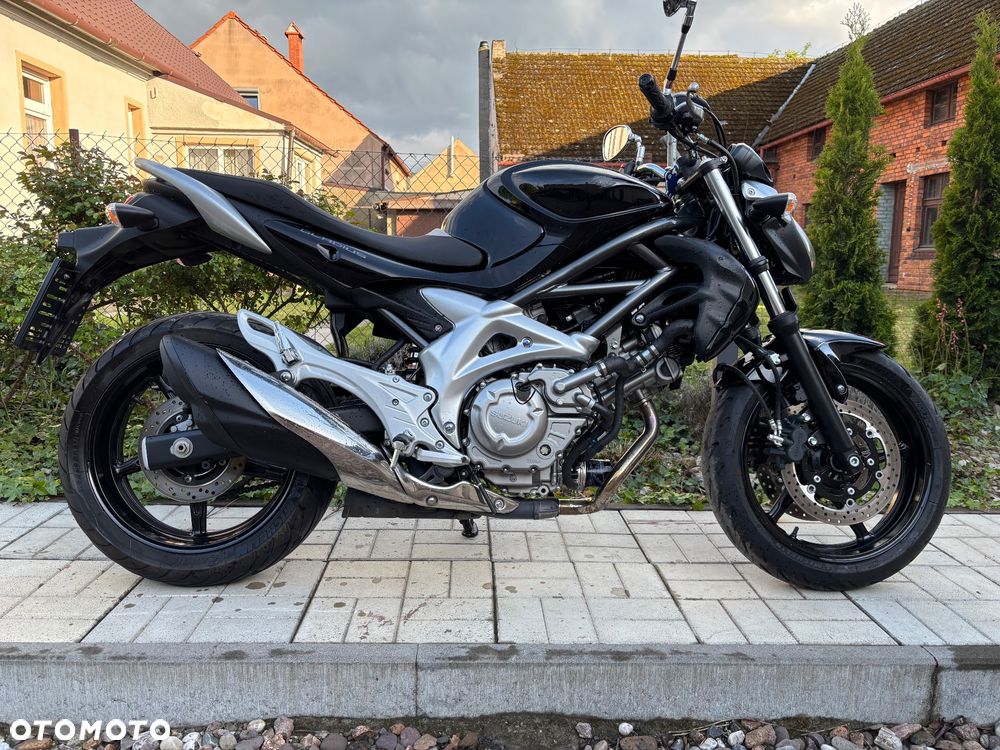 Suzuki Gladius - 6